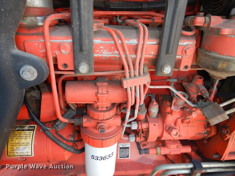 image for item DF1786 2000 New Holland TS100 tractor