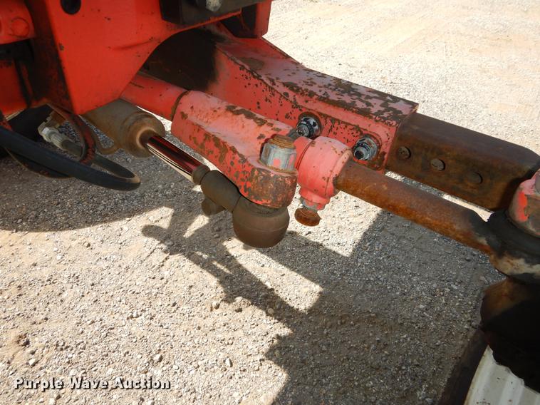 image for item DF1786 2000 New Holland TS100 tractor