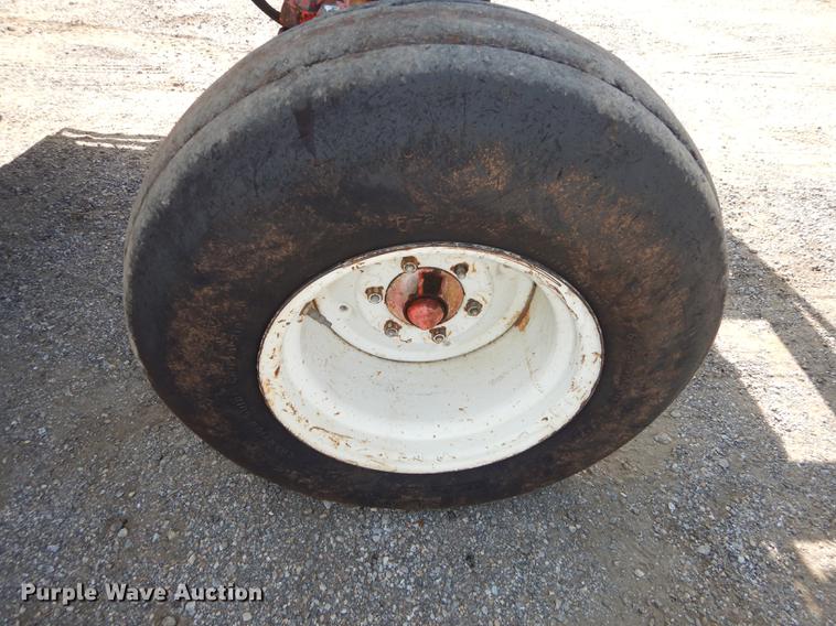 image for item DF1786 2000 New Holland TS100 tractor