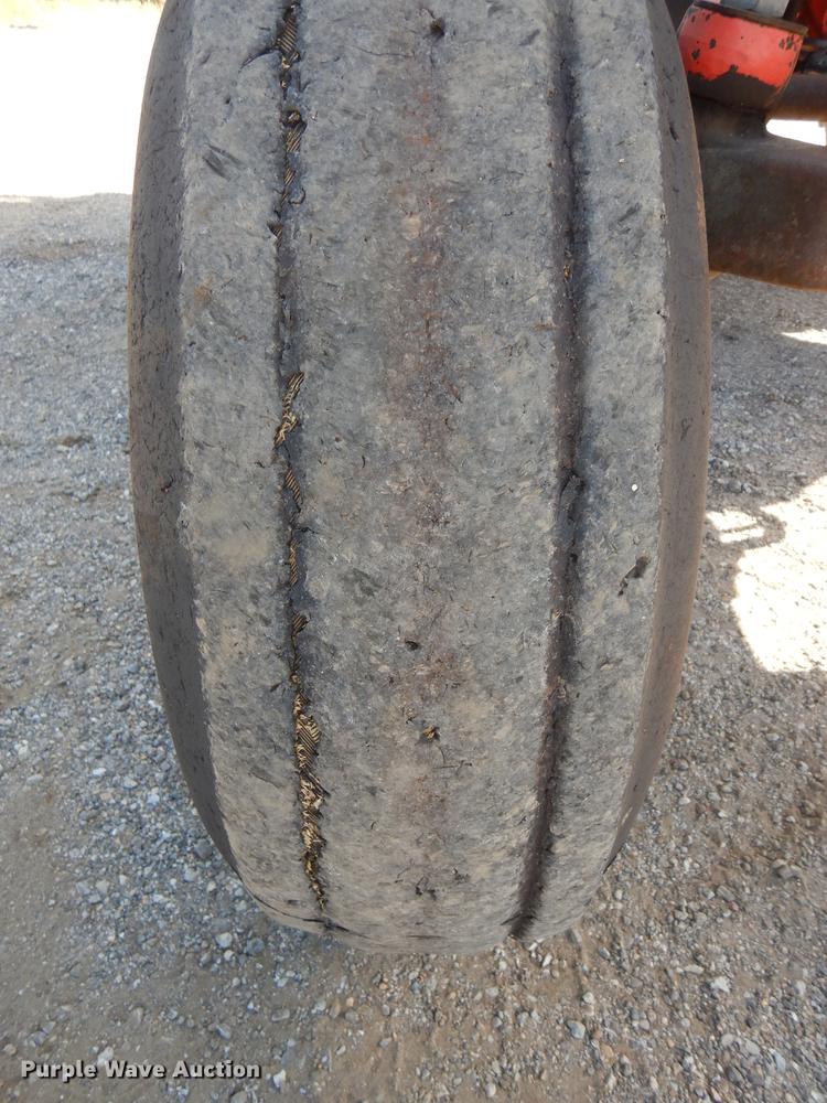 image for item DF1786 2000 New Holland TS100 tractor