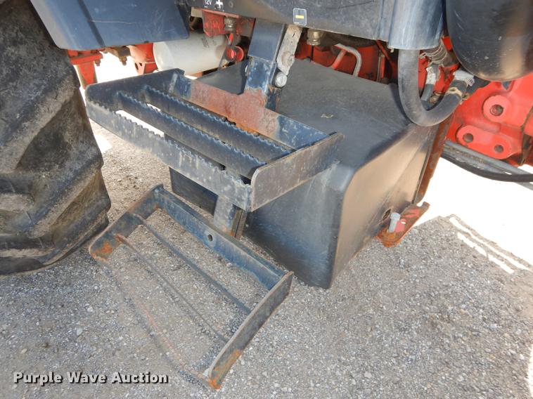 image for item DF1786 2000 New Holland TS100 tractor