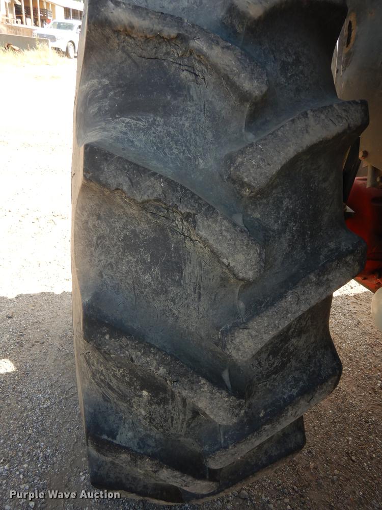 image for item DF1786 2000 New Holland TS100 tractor