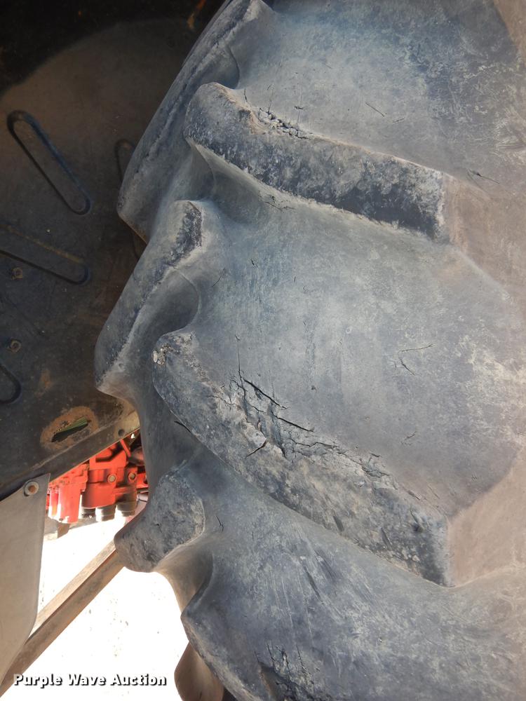 image for item DF1786 2000 New Holland TS100 tractor