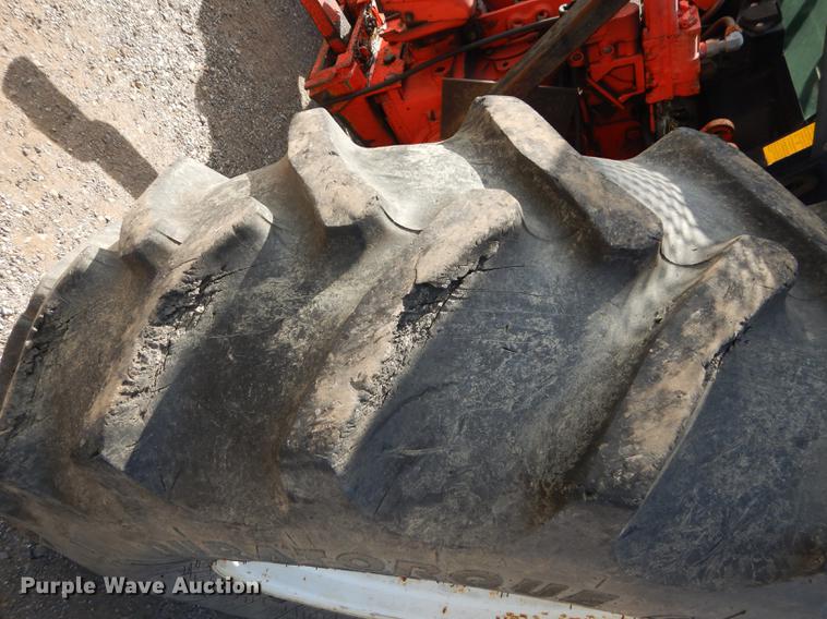 image for item DF1786 2000 New Holland TS100 tractor