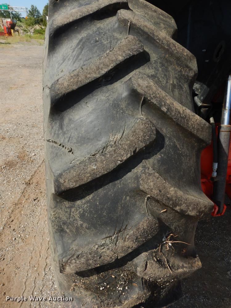 image for item DF1786 2000 New Holland TS100 tractor