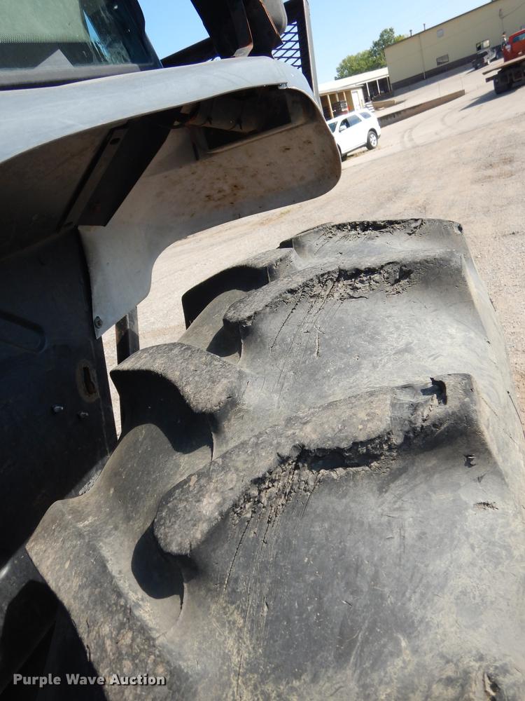 image for item DF1786 2000 New Holland TS100 tractor