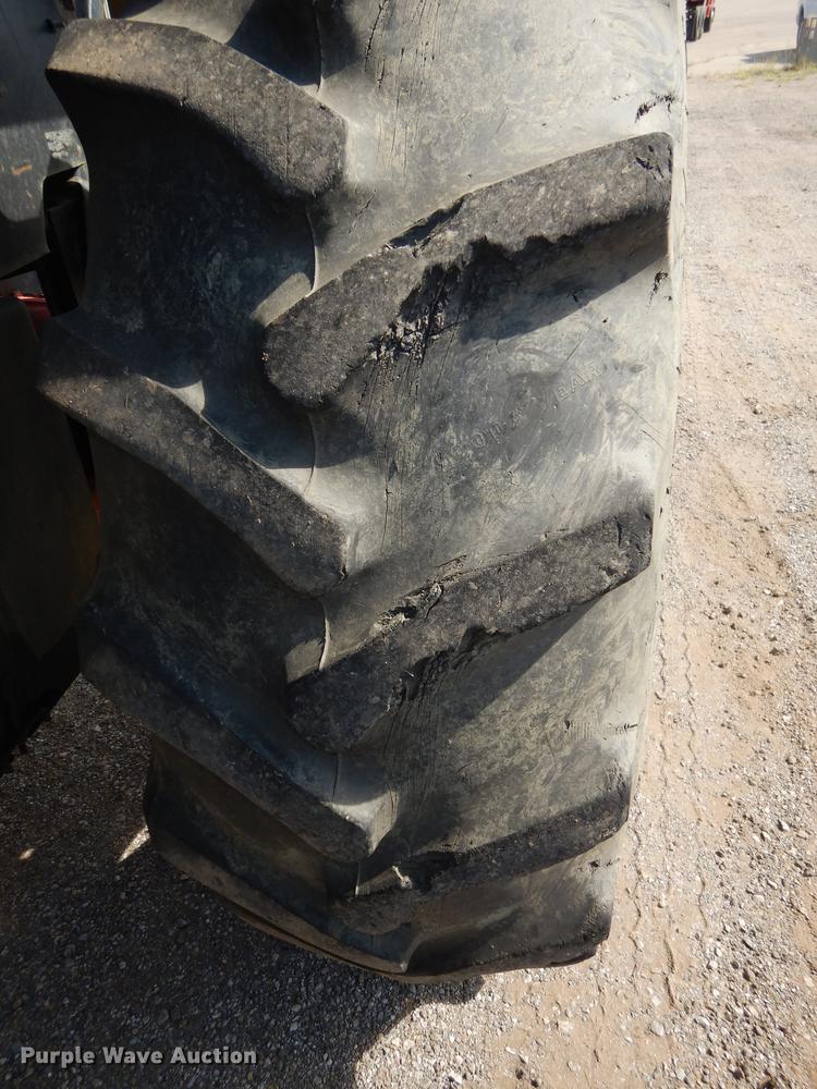 image for item DF1786 2000 New Holland TS100 tractor