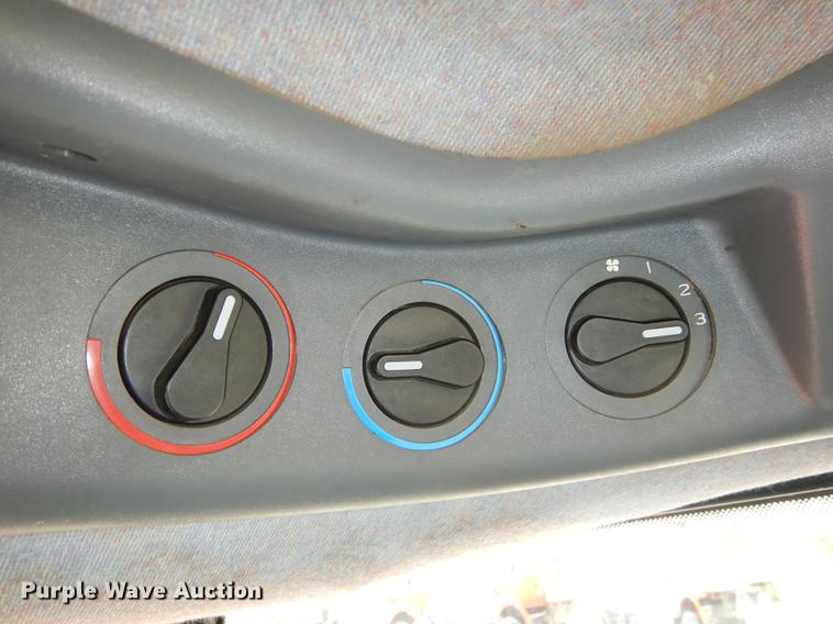 image for item DF1786 2000 New Holland TS100 tractor