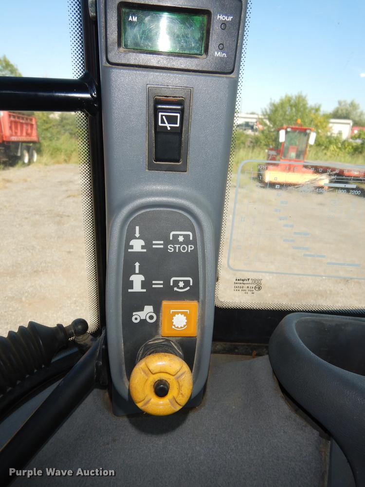 image for item DF1786 2000 New Holland TS100 tractor