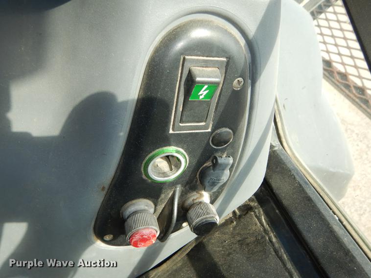 image for item DF1786 2000 New Holland TS100 tractor