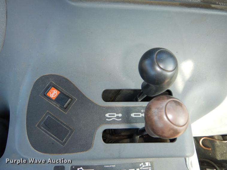 image for item DF1786 2000 New Holland TS100 tractor