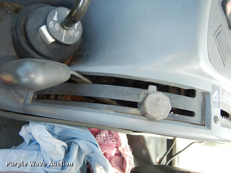 image for item DF1786 2000 New Holland TS100 tractor