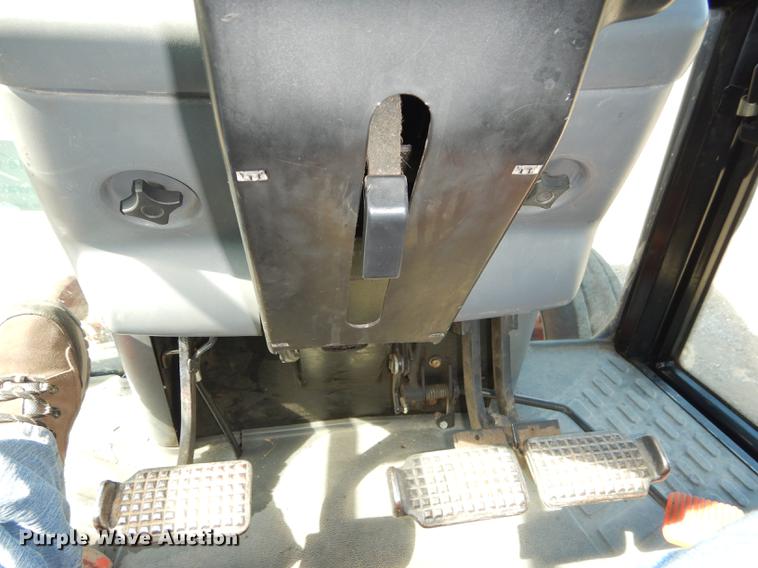 image for item DF1786 2000 New Holland TS100 tractor