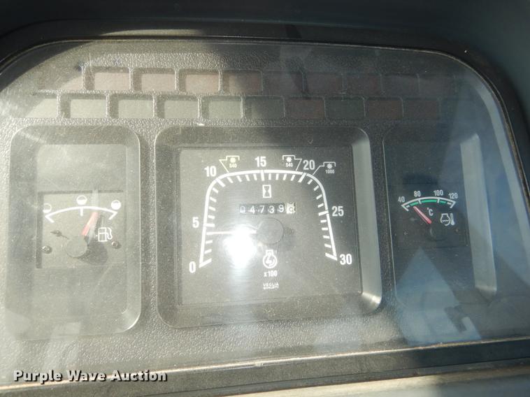 image for item DF1786 2000 New Holland TS100 tractor