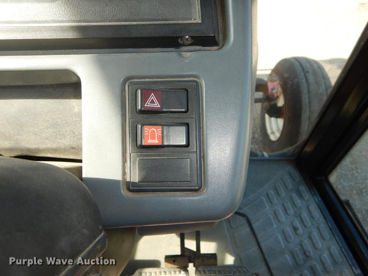 image for item DF1786 2000 New Holland TS100 tractor