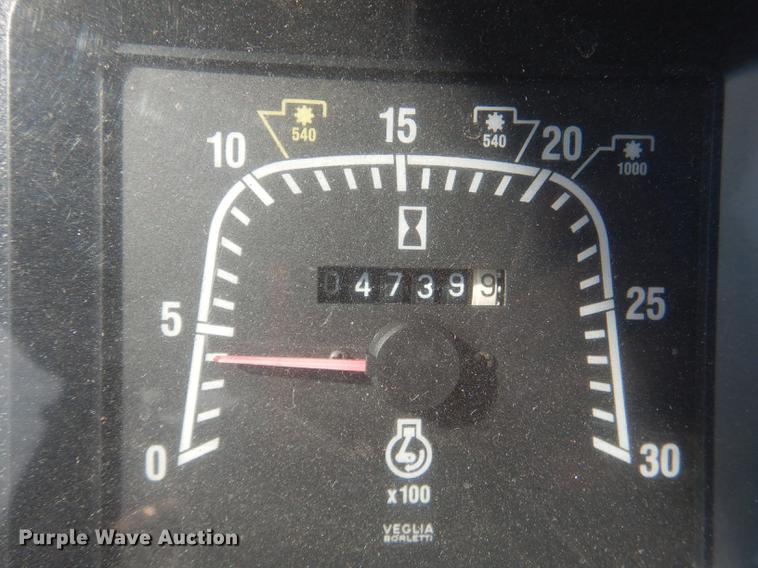 image for item DF1786 2000 New Holland TS100 tractor