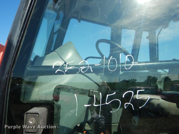 image for item DF1786 2000 New Holland TS100 tractor