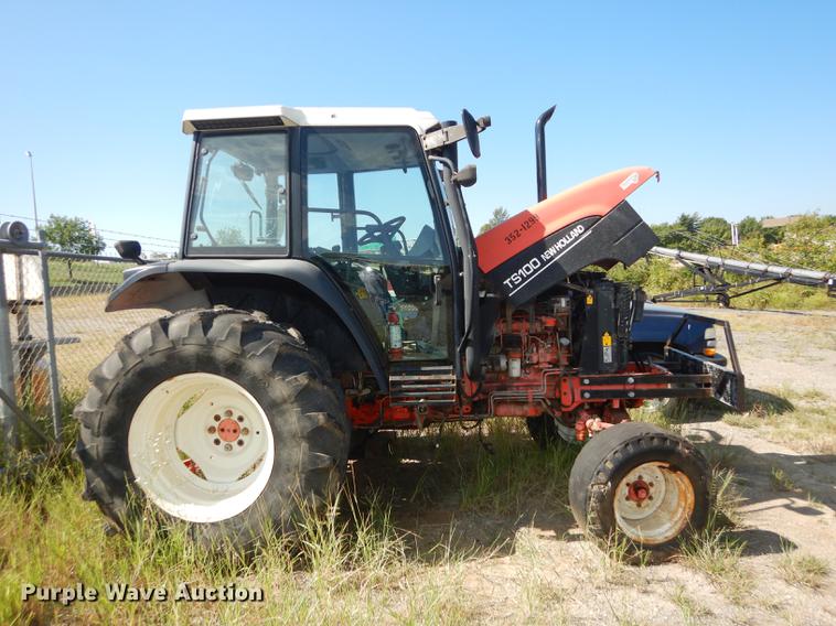 image for item DF1787 1999 New Holland TS100 tractor