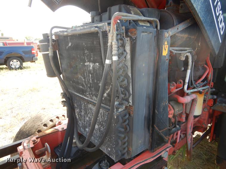 image for item DF1787 1999 New Holland TS100 tractor