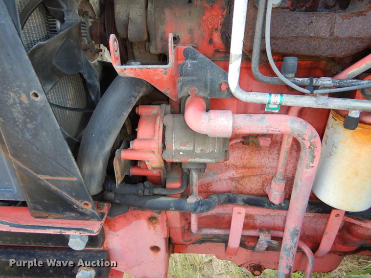 image for item DF1787 1999 New Holland TS100 tractor