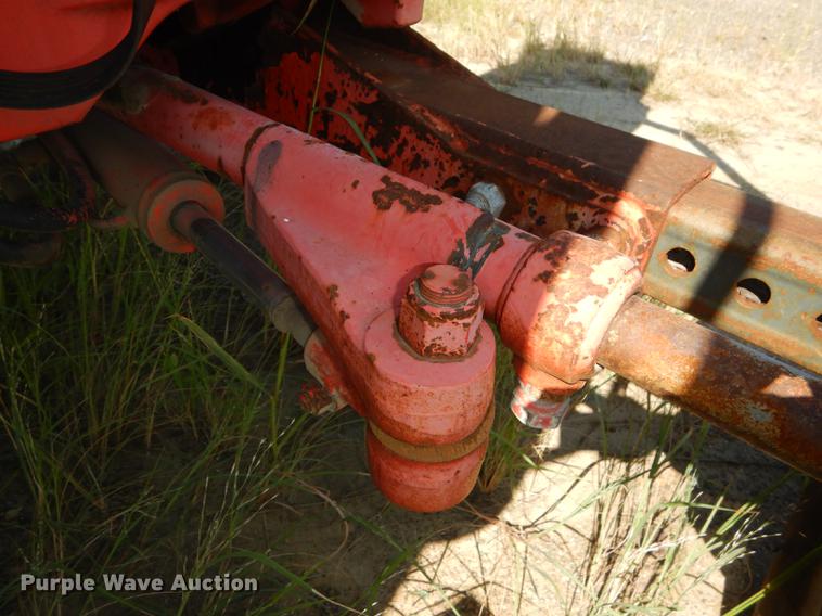 image for item DF1787 1999 New Holland TS100 tractor