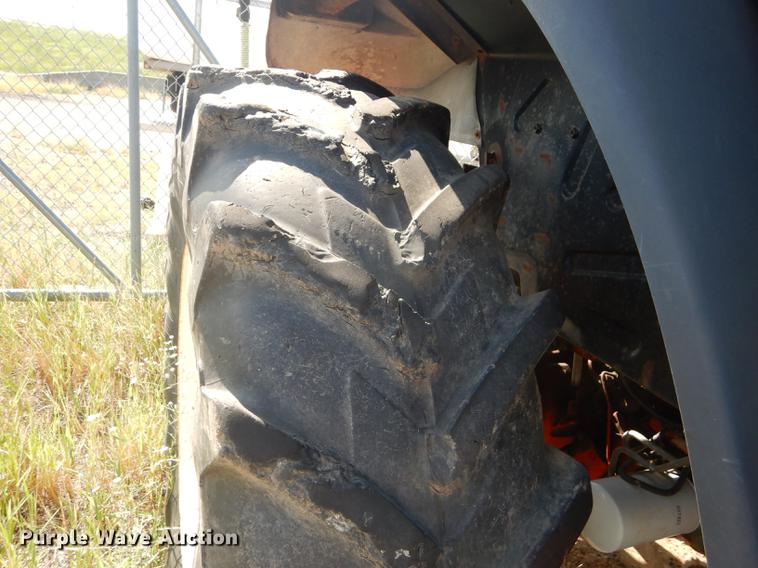 image for item DF1787 1999 New Holland TS100 tractor