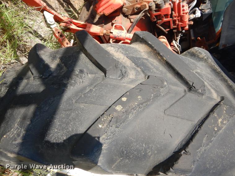 image for item DF1787 1999 New Holland TS100 tractor