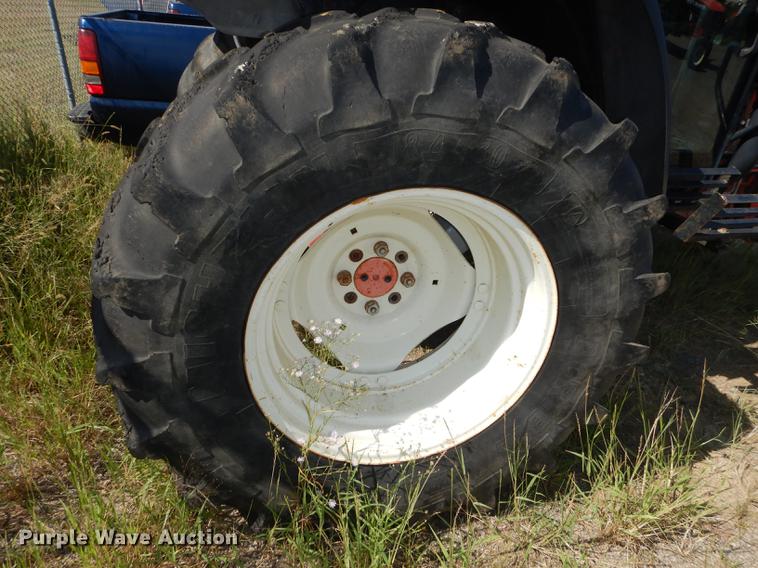 image for item DF1787 1999 New Holland TS100 tractor