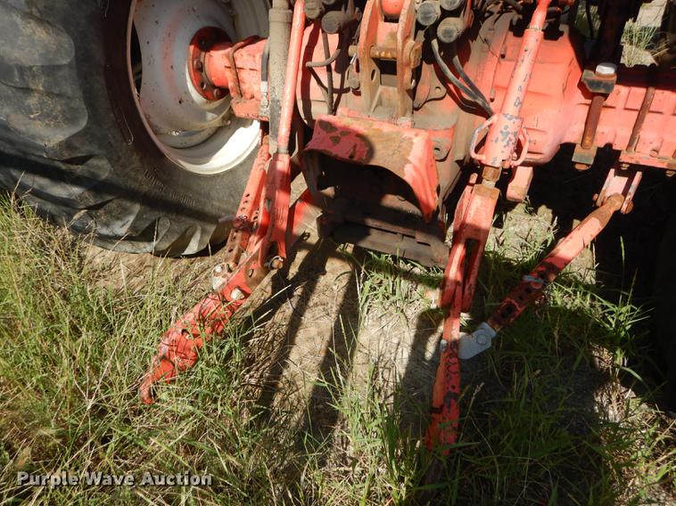 image for item DF1787 1999 New Holland TS100 tractor