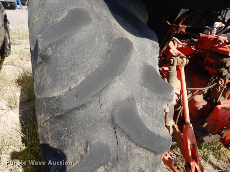 image for item DF1787 1999 New Holland TS100 tractor