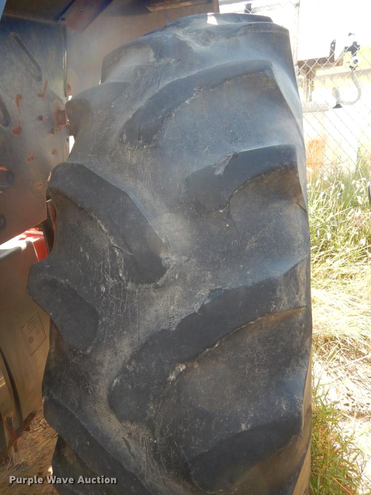 image for item DF1787 1999 New Holland TS100 tractor