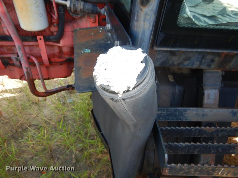 image for item DF1787 1999 New Holland TS100 tractor