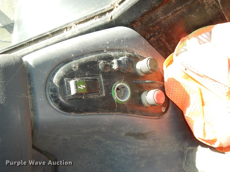 image for item DF1787 1999 New Holland TS100 tractor