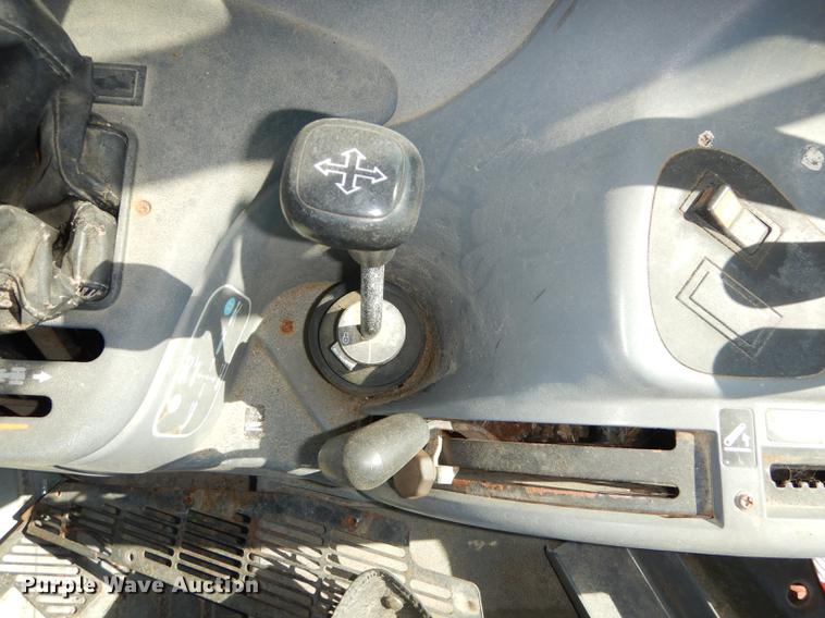 image for item DF1787 1999 New Holland TS100 tractor