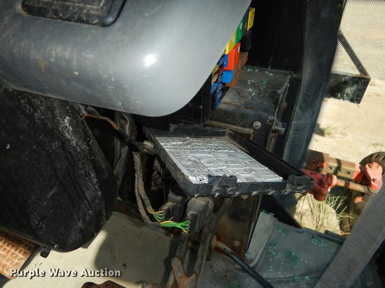 image for item DF1787 1999 New Holland TS100 tractor