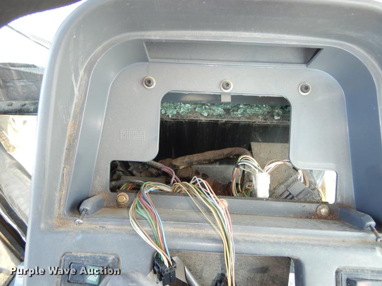 image for item DF1787 1999 New Holland TS100 tractor