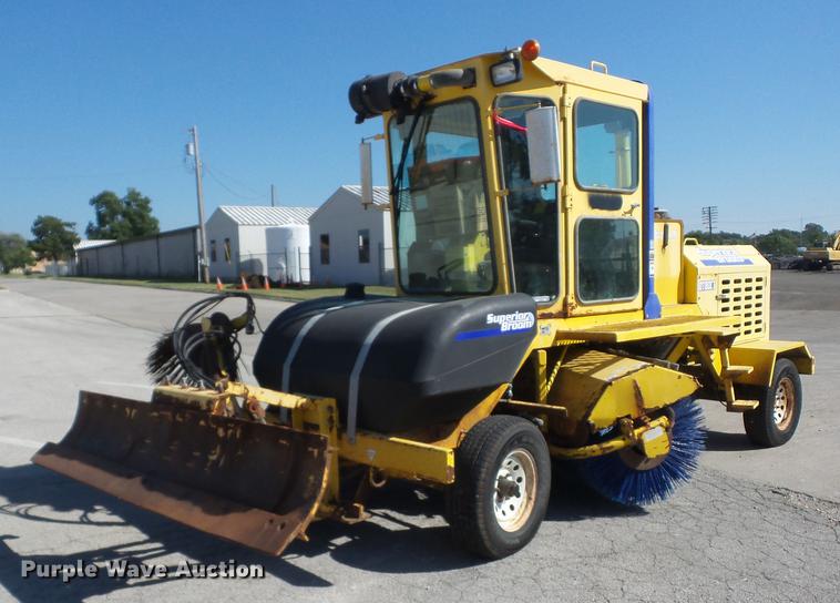 image for item EI9937 2007 Superior DT80CT broom