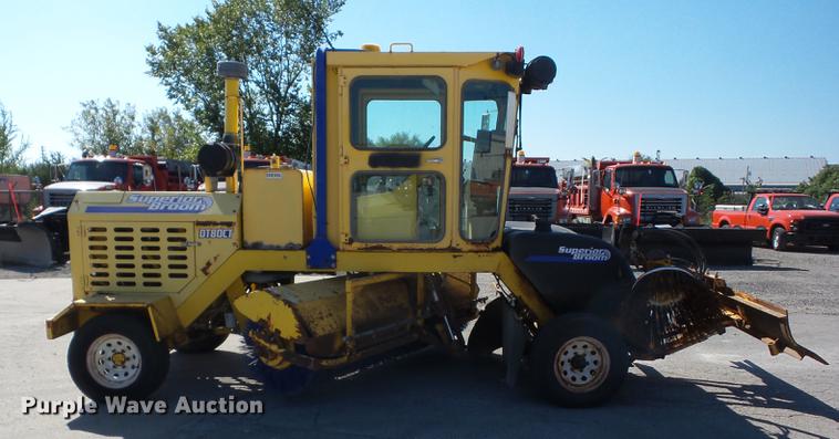 image for item EI9937 2007 Superior DT80CT broom