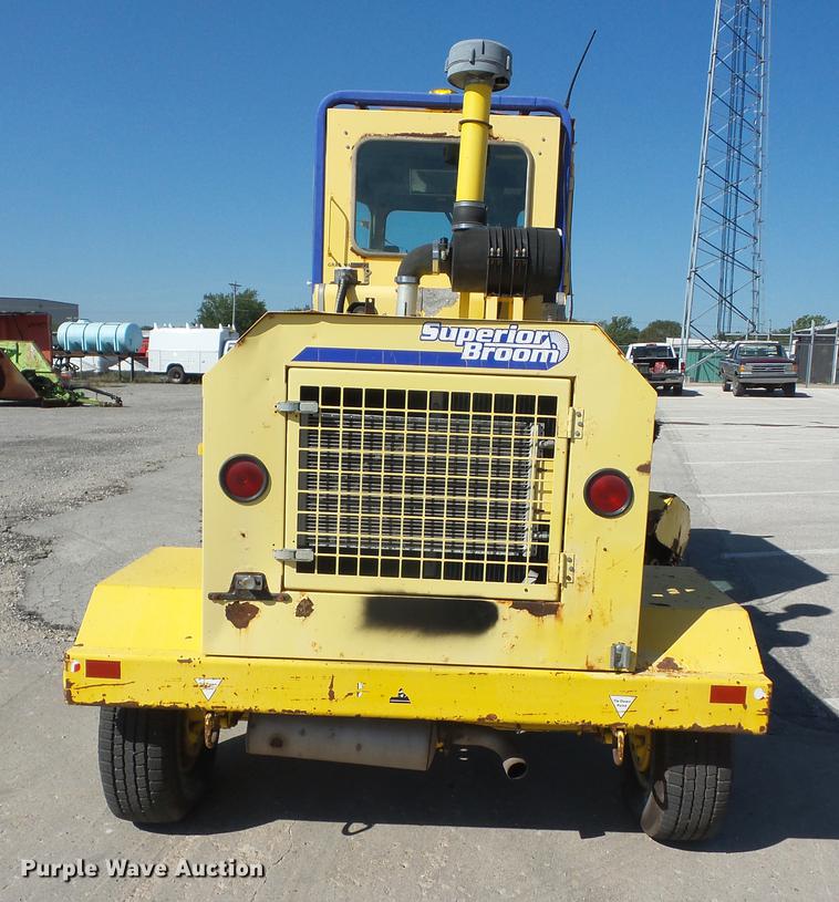 image for item EI9937 2007 Superior DT80CT broom