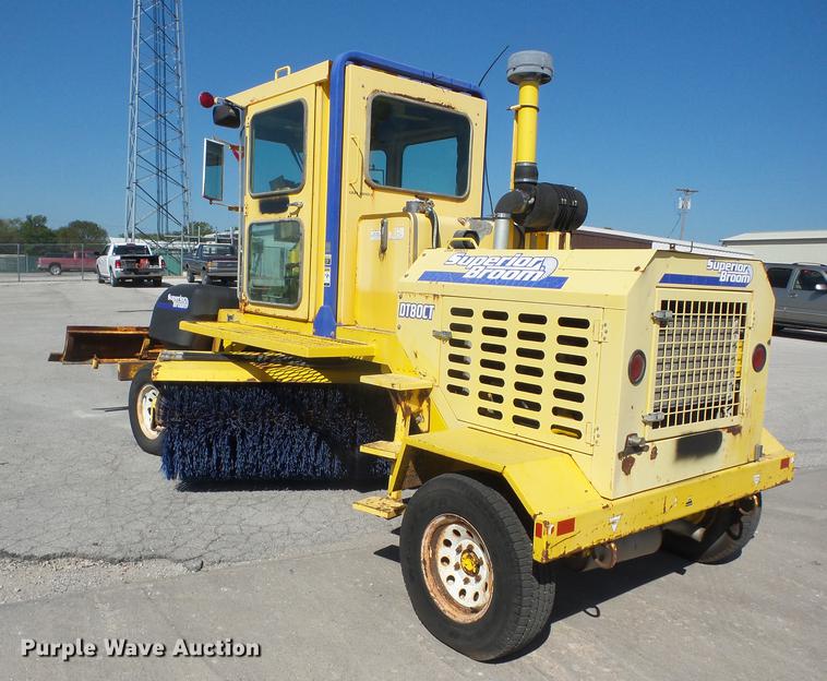 image for item EI9937 2007 Superior DT80CT broom