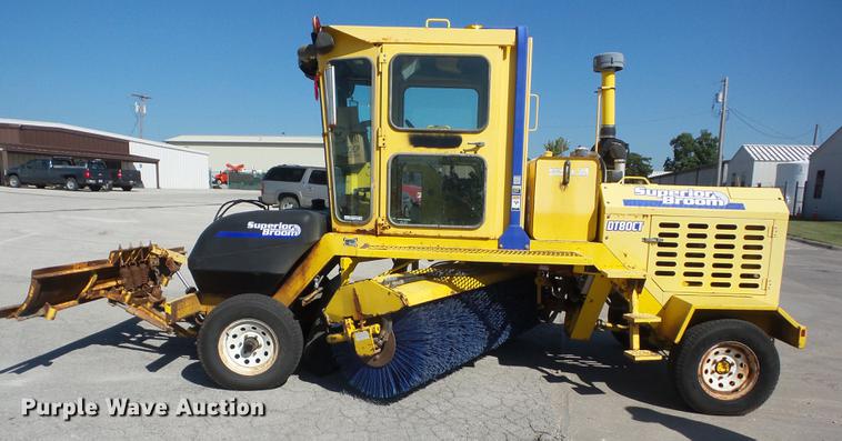 image for item EI9937 2007 Superior DT80CT broom