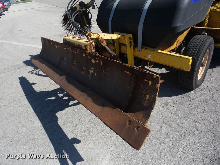 image for item EI9937 2007 Superior DT80CT broom