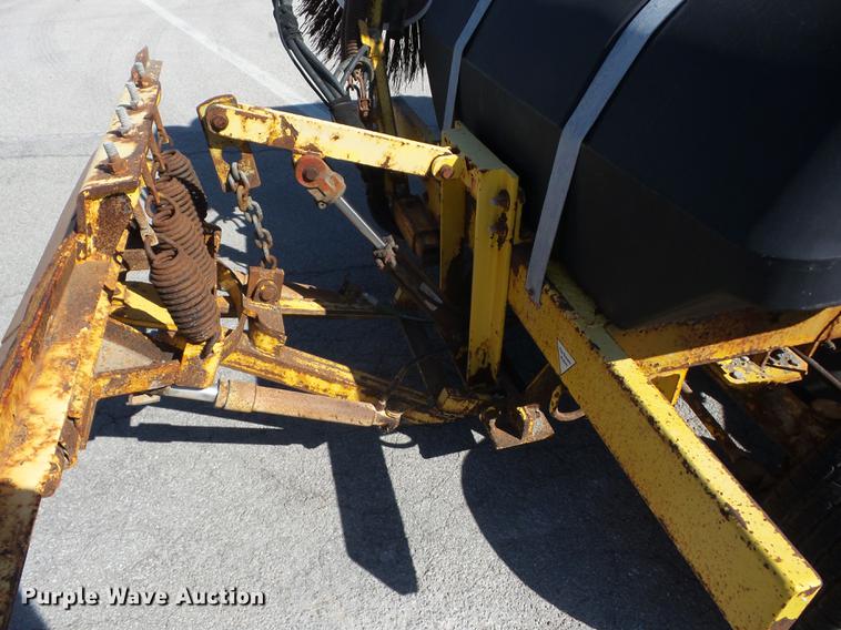 image for item EI9937 2007 Superior DT80CT broom