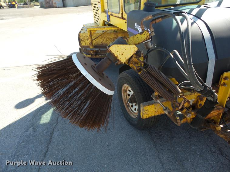 image for item EI9937 2007 Superior DT80CT broom