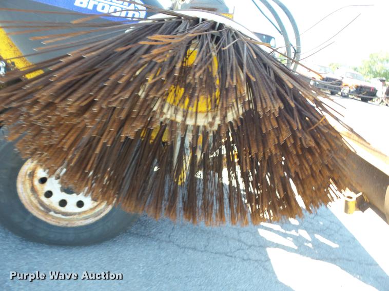 image for item EI9937 2007 Superior DT80CT broom