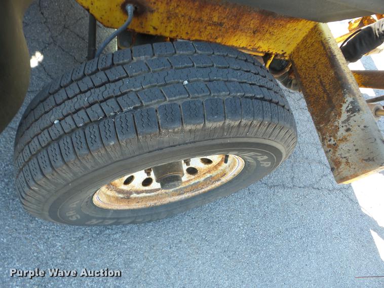 image for item EI9937 2007 Superior DT80CT broom