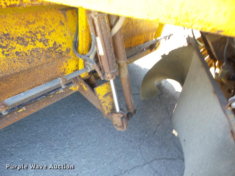 image for item EI9937 2007 Superior DT80CT broom