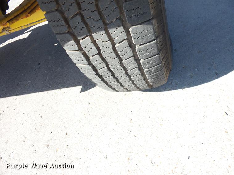 image for item EI9937 2007 Superior DT80CT broom