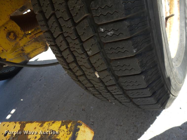 image for item EI9937 2007 Superior DT80CT broom