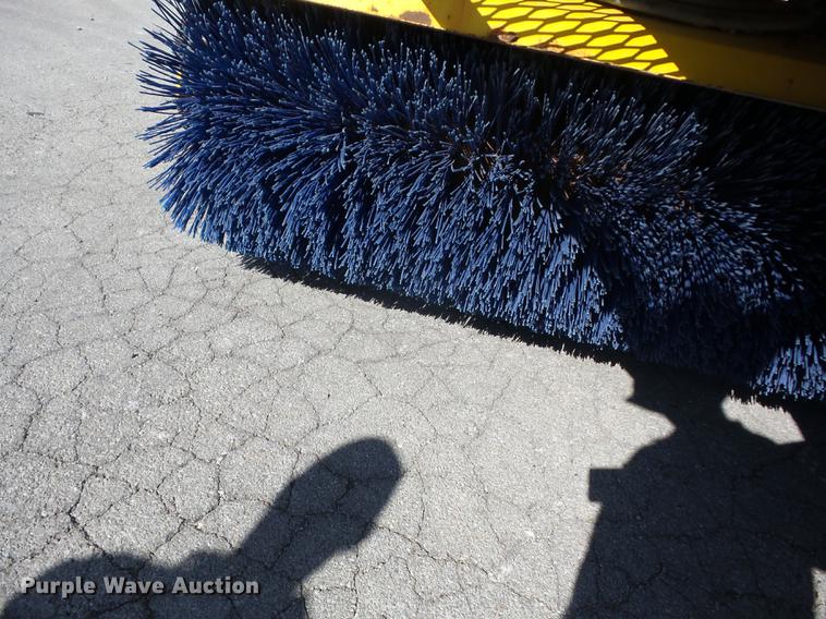 image for item EI9937 2007 Superior DT80CT broom